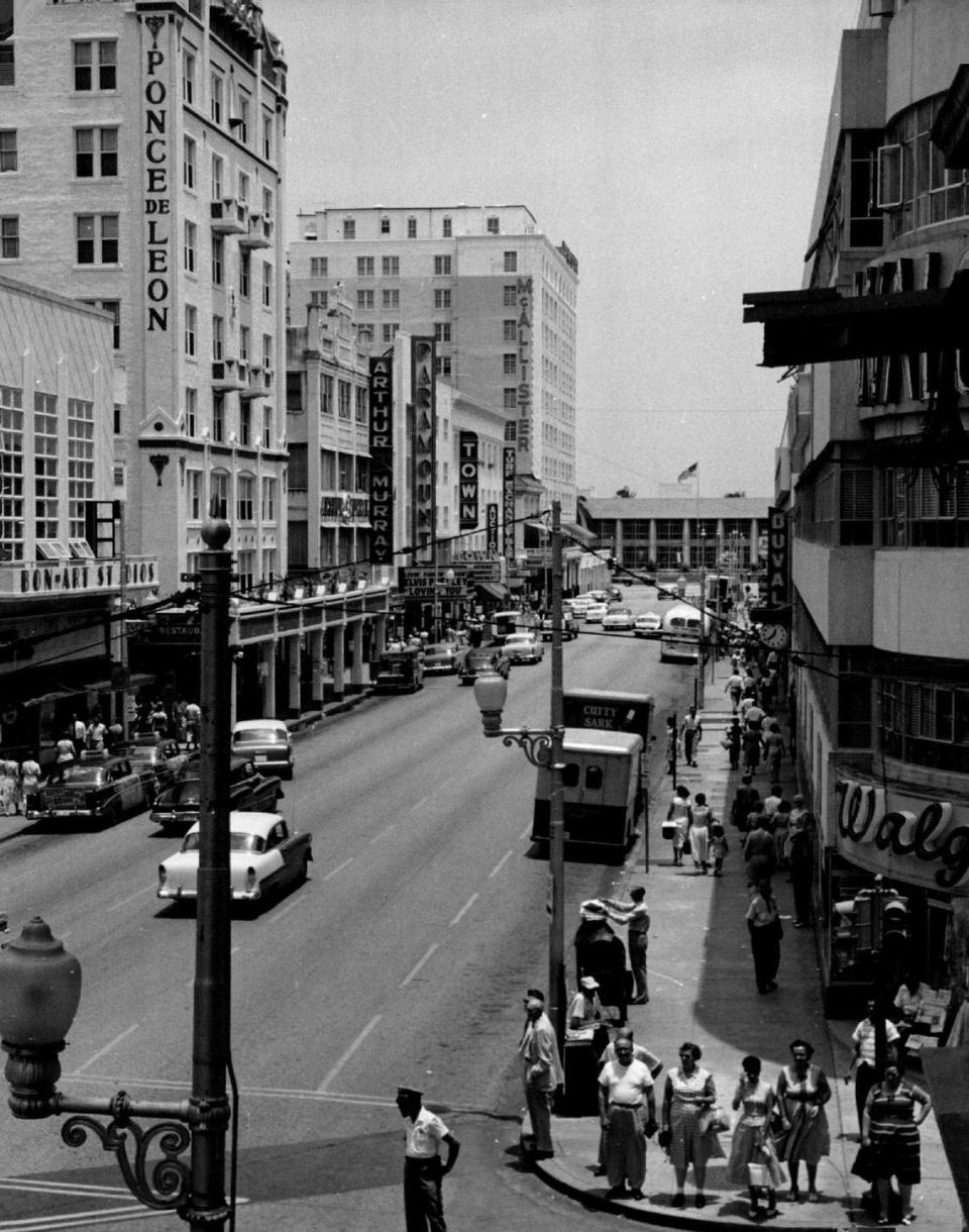 In 1957, the street scene on Flagler. John Walther/Miami Herald File