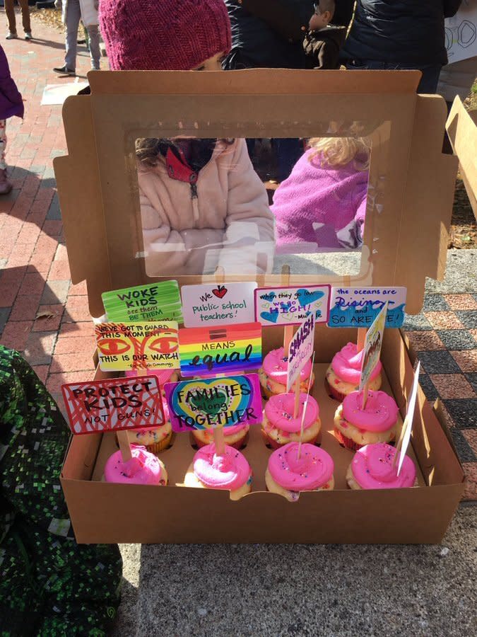 Cupcakes at Kiyoko Merolli's birthday protest. (Photo: Twitter/@KateforTakoma)