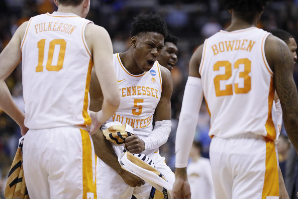 <p>Tennessee: 20/1<br>Via <a rel="nofollow noopener" href="http://www.vegasinsider.com/college-basketball/odds/futures/" target="_blank" data-ylk="slk:Vegas Insider;elm:context_link;itc:0;sec:content-canvas" class="link ">Vegas Insider</a> </p>