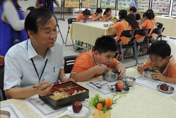 台北市教育局今年推出國小學童「高鈣午餐菜單」。（照片／台北市教育局提供）