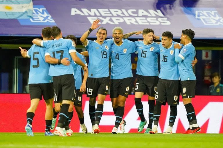 La felicidad de los jugadores de Uruguay luego del primer gol