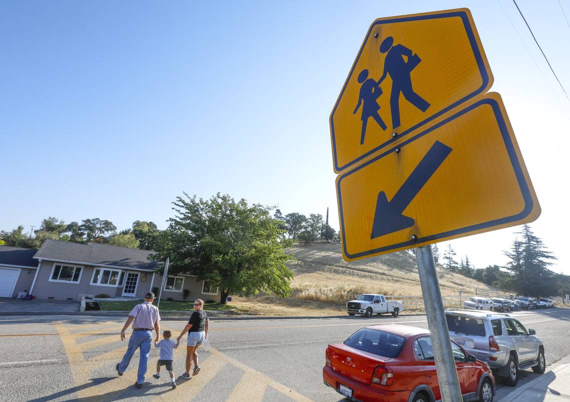 Greg and Margaux O’Quest walk away from San Gabriel Elementary School in Atascadero with son Dylan, 4, on Wednesday, Aug. 15, 2018.