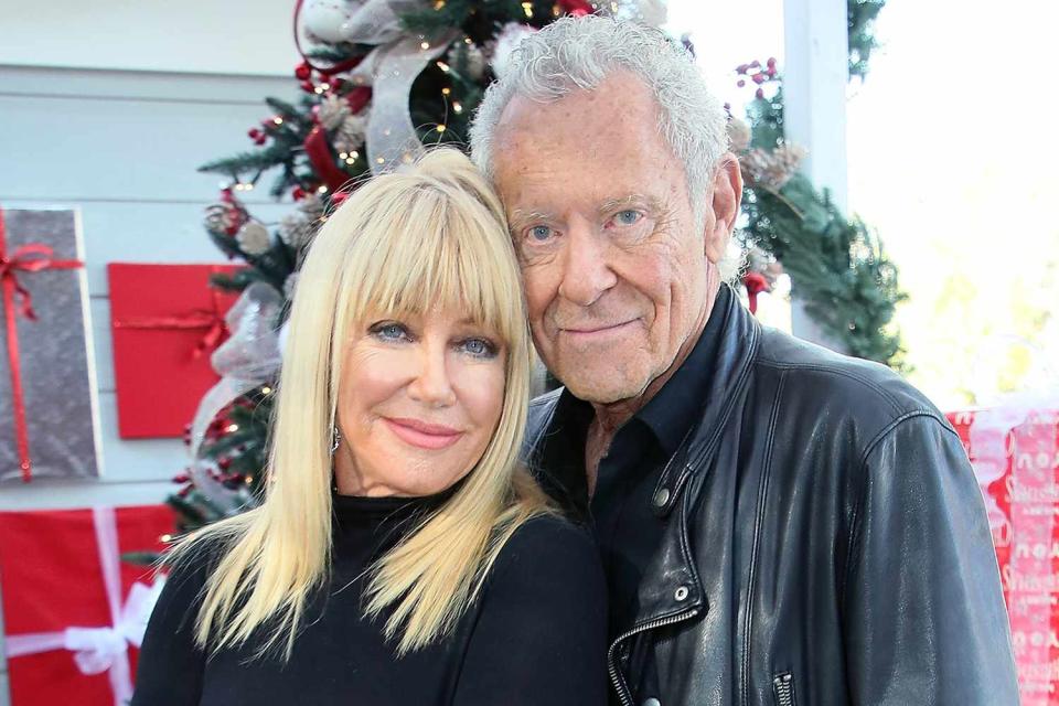 <p>David Livingston/Getty</p> Suzanne Somers and Alan Hamel visiting Hallmark