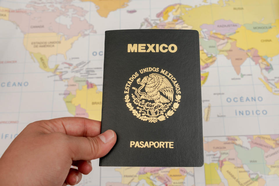 El mexicano es uno de los pasaportes más poderosos de la región latinoamericana y el Caribe. Getty Creative. 