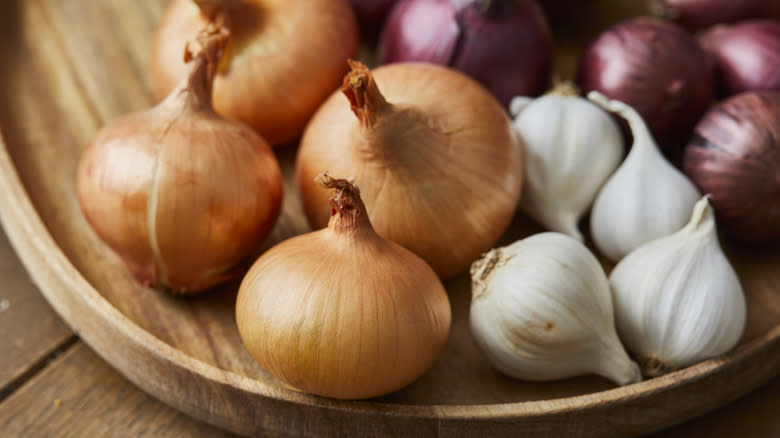 Different varieties of onions