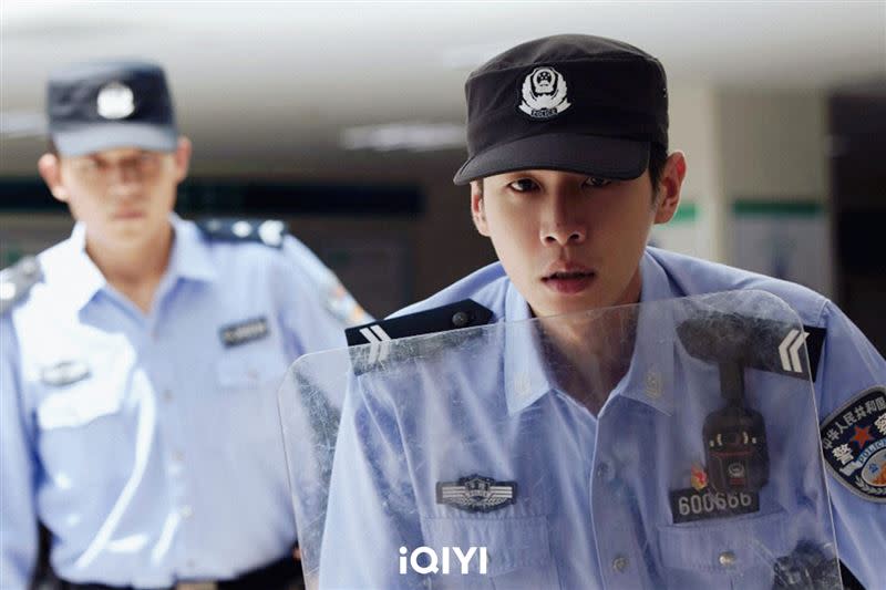 張若昀在《警察榮譽》飾演熱血警察李大為。（圖／愛奇藝國際站提供）