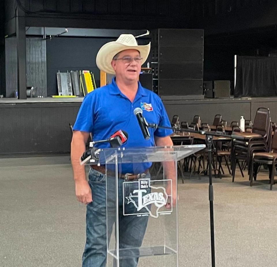 Marty Travis, general manager of Billy Bob’s Texas, announcing the completion of the renovations.