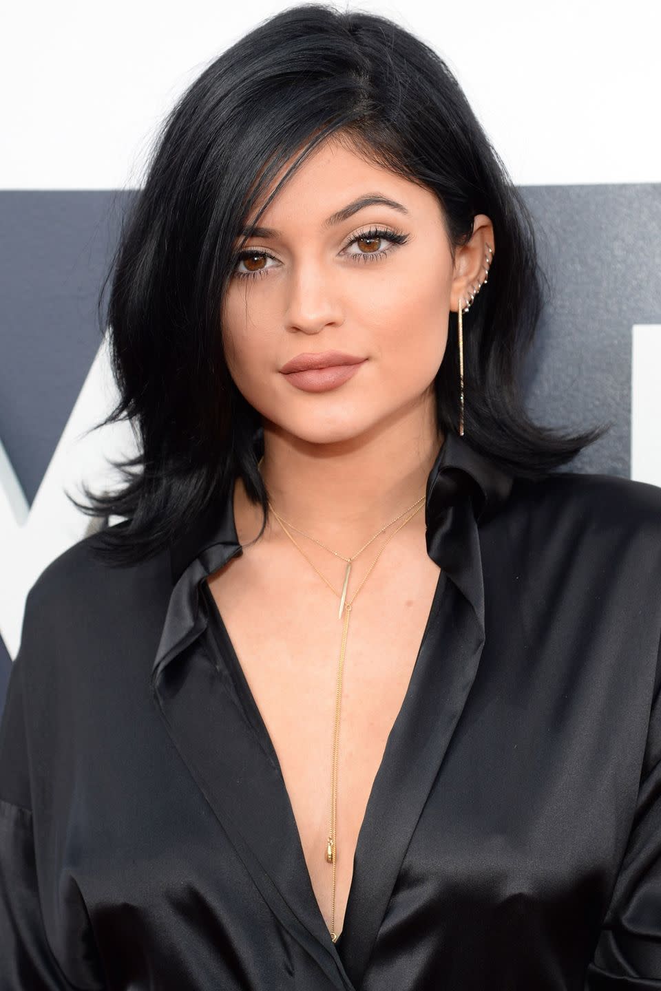 <p>A retro-inspired black lob and '90s makeup in 2014.</p>