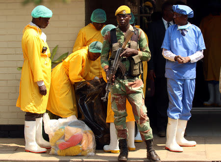 Soldiers stand guard as President Emmerson Mnangagwa visits cholera-affected patients in Harare, Zimbabwe, September 19, 2018. REUTERS/Philimon Bulawayo