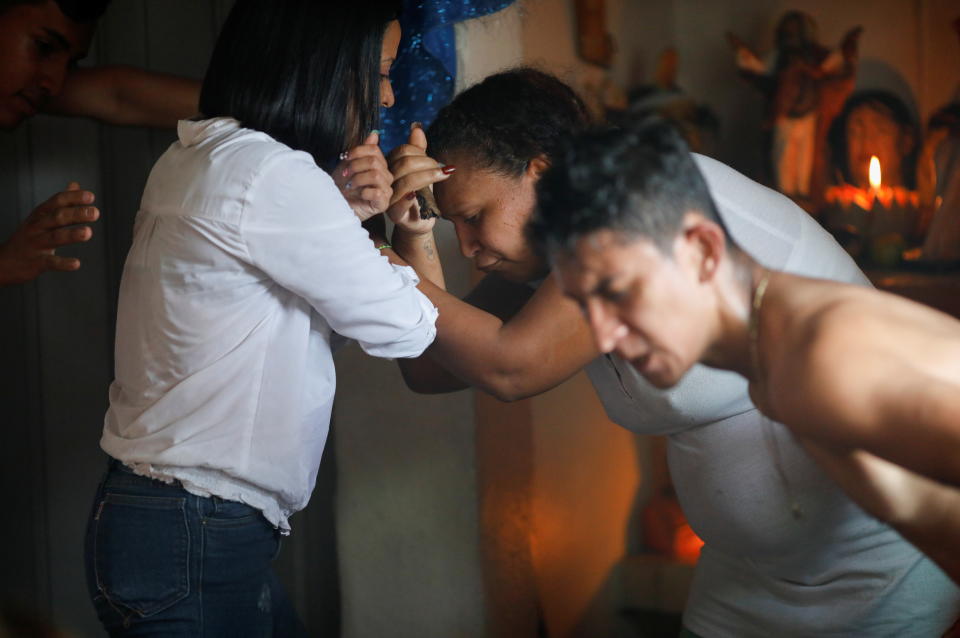Venezolanos marialionceros entran en trance para honrar a su diosa