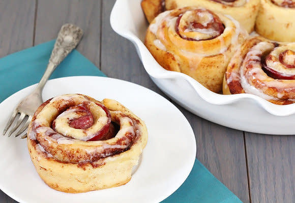 <strong>Get the <a href="http://quick-dish.tablespoon.com/2012/07/10/bacon-cinnamon-rolls/" target="_blank">Bacon Cinnamon Rolls recipe</a> by Gimme Some Oven</strong>