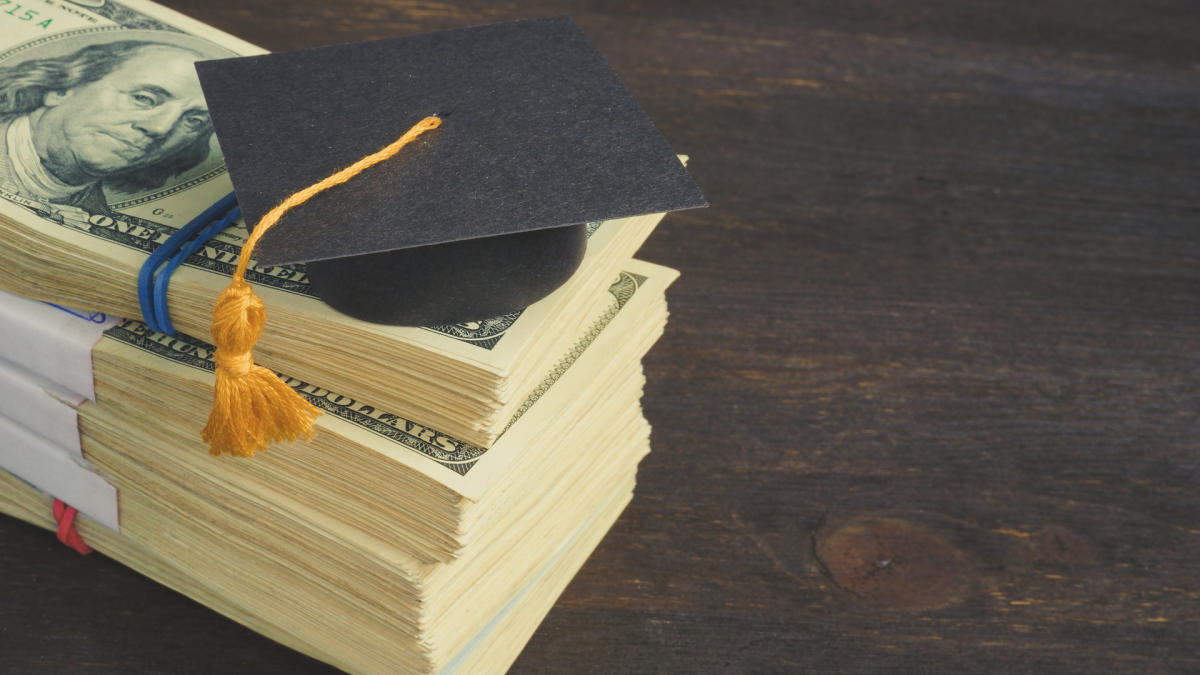 ¿Los préstamos estudiantiles impagos pueden afectar la cantidad de dinero del Seguro Social que recibe?