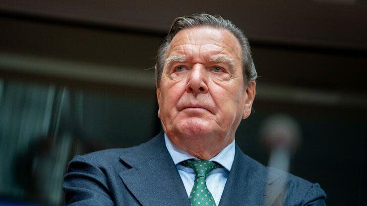 Gerhard Schröder (SPD) sieht die Grünen auf dem Weg in die Regierung. Foto: dpa