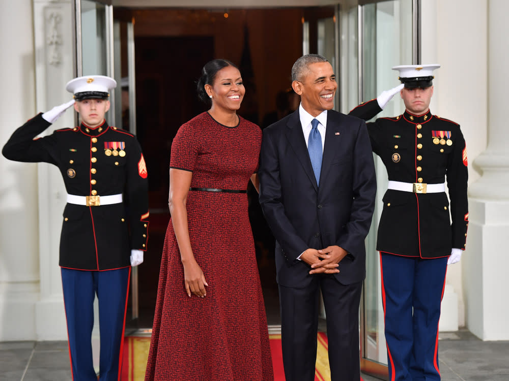 Zogen 2017 aus dem Weißen Haus in Washington D.C. aus: Michelle und Barack Obama. (Bild: CNP/AdMedia/ImageCollect)