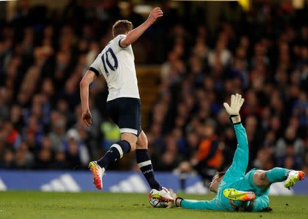 Britain Football Soccer - Chelsea v Tottenham Hotspur - Barclays Premier League - Stamford Bridge - 2/5/16. Tottenham's Harry Kane scores their first goal. Action Images via Reuters / John Sibley