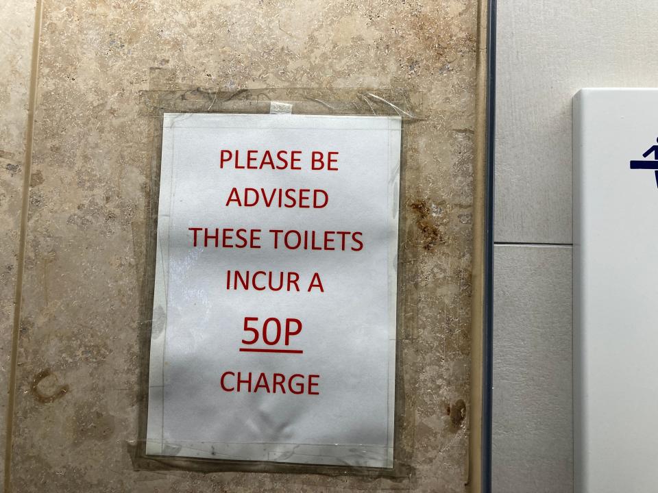 A bathroom sign with a price at Glasgow Queen Street Station.