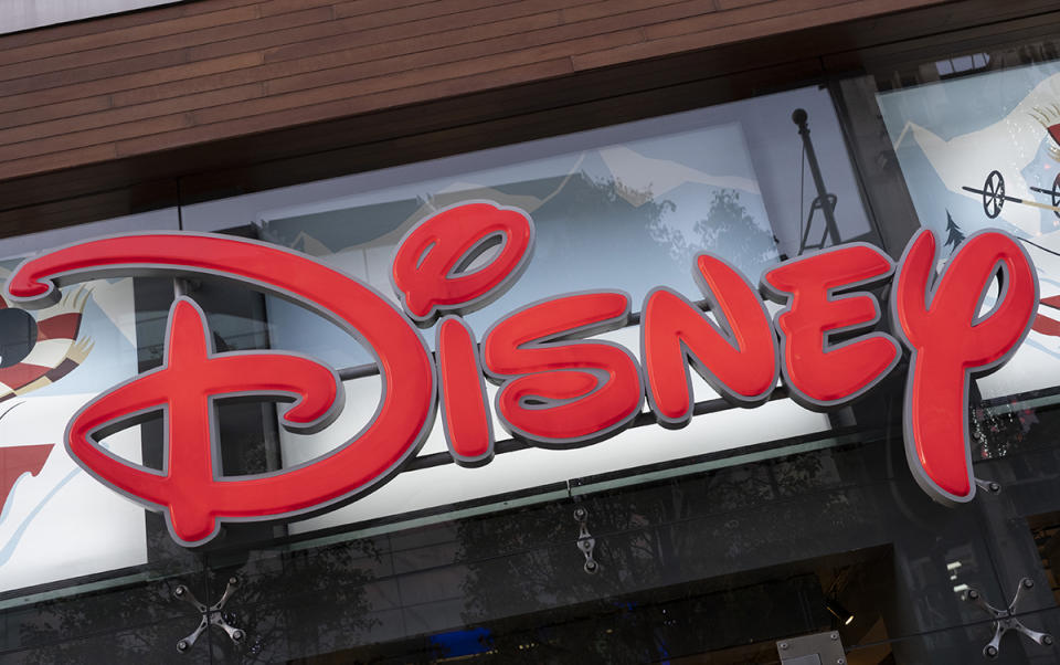 Logo de Disney sobre una Disney Store en Londres (Foto: Mike Kemp/In Pictures via Getty Images)