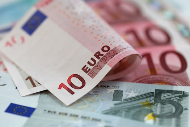 Eur Usd Price Forecast Euro Bounces To Kickoff Week
