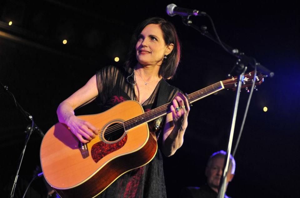 24) Elizabeth McGovern is in a band.