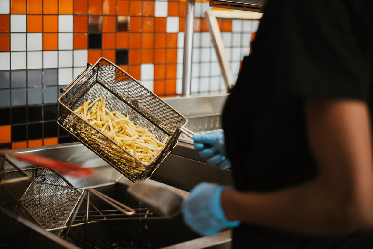 Fast-Food Employees Now Earn $20 An Hour In California | Photo: Kobus Louw via Getty Images