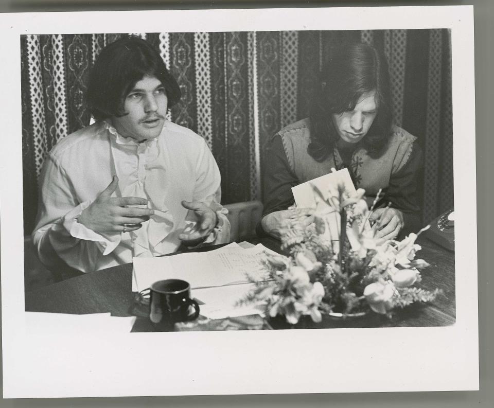 Jann Wenner (left) holding a press conference in 1969 with Mick Jagger to announce a British version of Rolling Stone magazine.