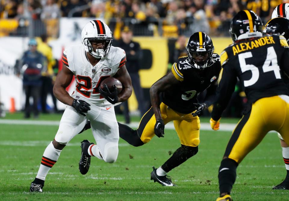 Browns running back Nick Chubb carries the ball against the Steelers during the first quarter Monday in Pittsburgh.