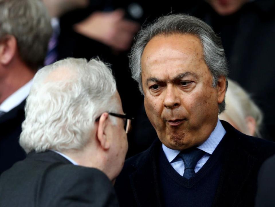 Farhad Moshiri in conversation with Bill Kenwright (Getty Images)