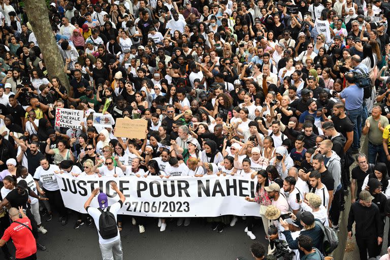 Manifestantes en Nanterre piden 