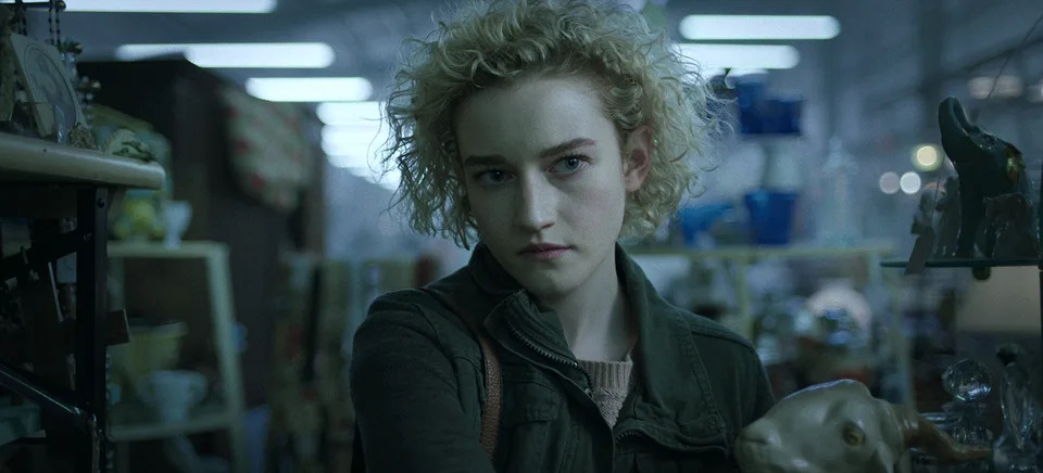 Julia Garner 