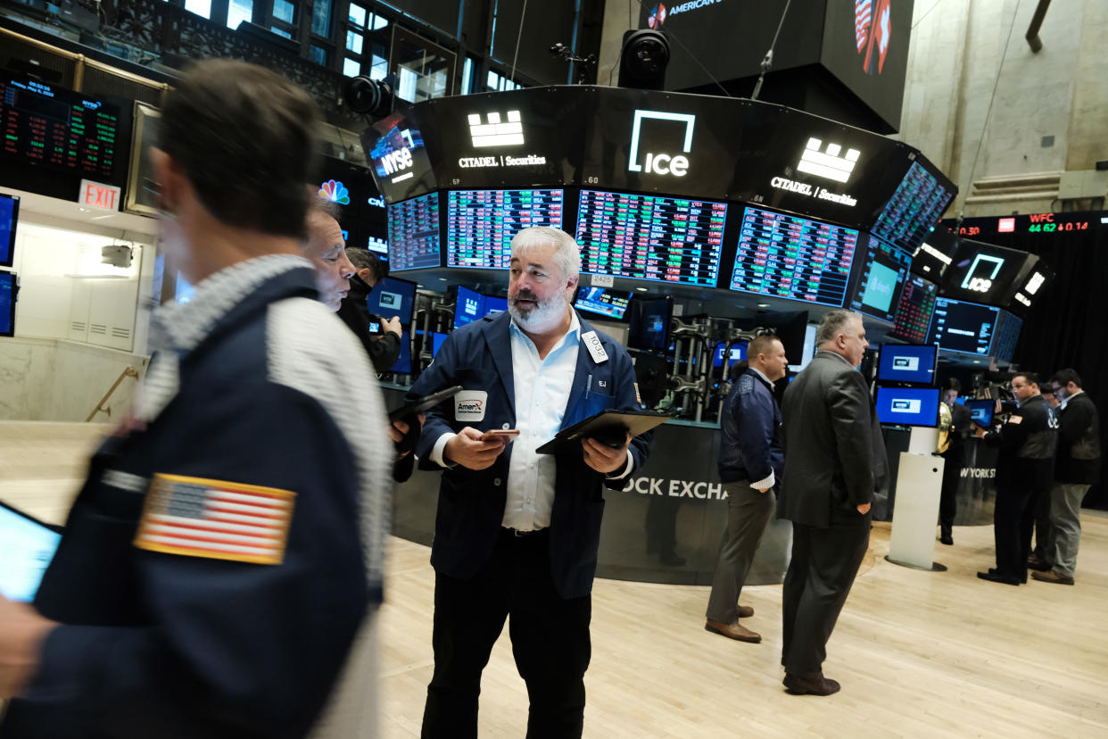 NEW YORK, NEW YORK - MAY 06: Traders work on the floor of the New York Stock Exchange (NYSE) on May 06, 2022 in New York City. Following a day that saw a drop of over 1000 points over inflation fears, the Dow Jones Industrial Average was down over 200 points in morning trading.  (Photo by Spencer Platt/Getty Images)