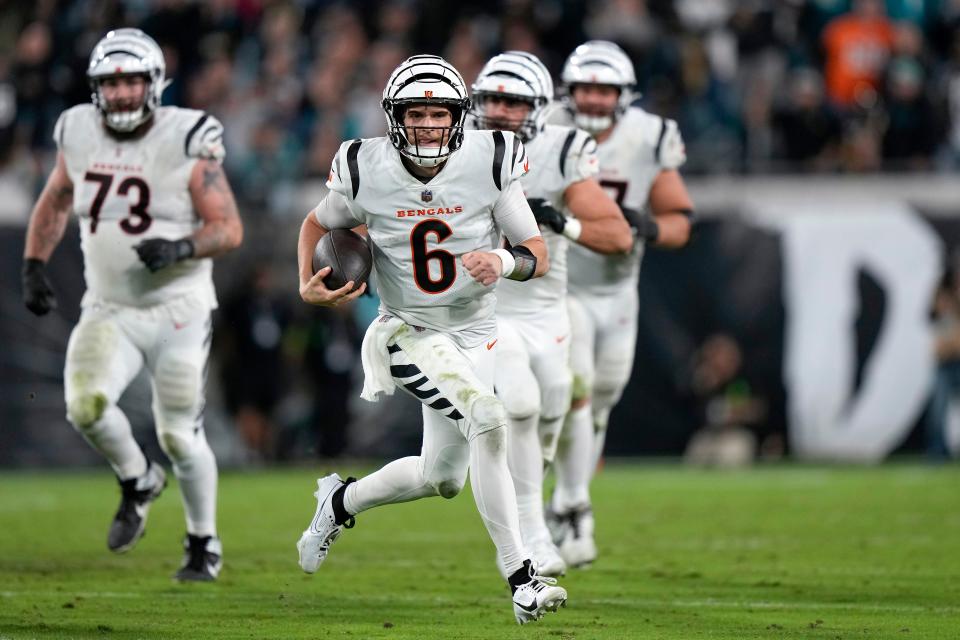 Cincinnati Bengals quarterback Jake Browning (6) carries the ball for a first down in the fourth quarter of a Week 13 NFL football game against Jacksonville Jaguars, Monday, Dec. 4, 2023, at EverBank Stadium in Jacksonsville, Fla.