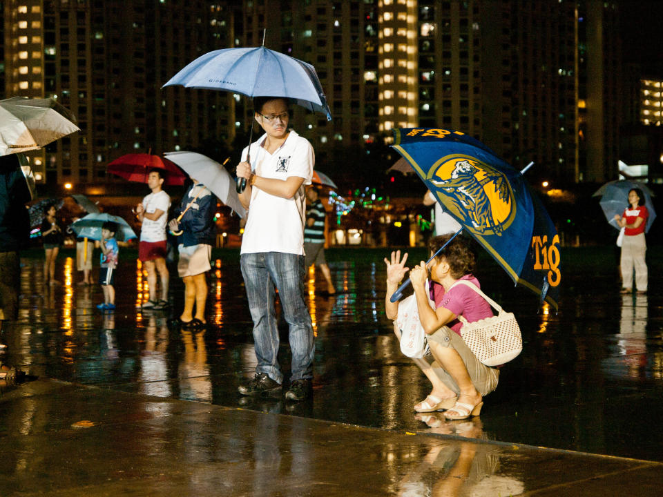 Rallygoers were sparsely packed in the big field because of the poor turnout. (Yahoo! photo/Alvin Ho)