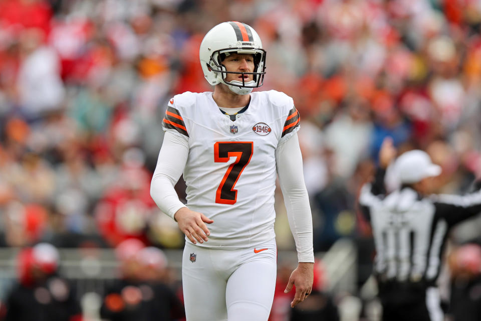 Cleveland Browns place kicker Dustin Hopkins (7) 