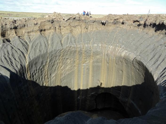 A general view taken on August 25, 2014, shows a crater on the Yamal Peninsula, northern Siberia (AFP Photo/Vasily Bogoyavlensky)