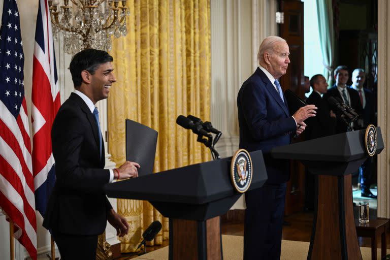 Rishi Sunak y Joe Biden, en la Casa Blanca. (Brendan SMIALOWSKI / AFP)