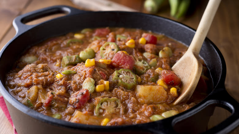 Brunswick stew in pot