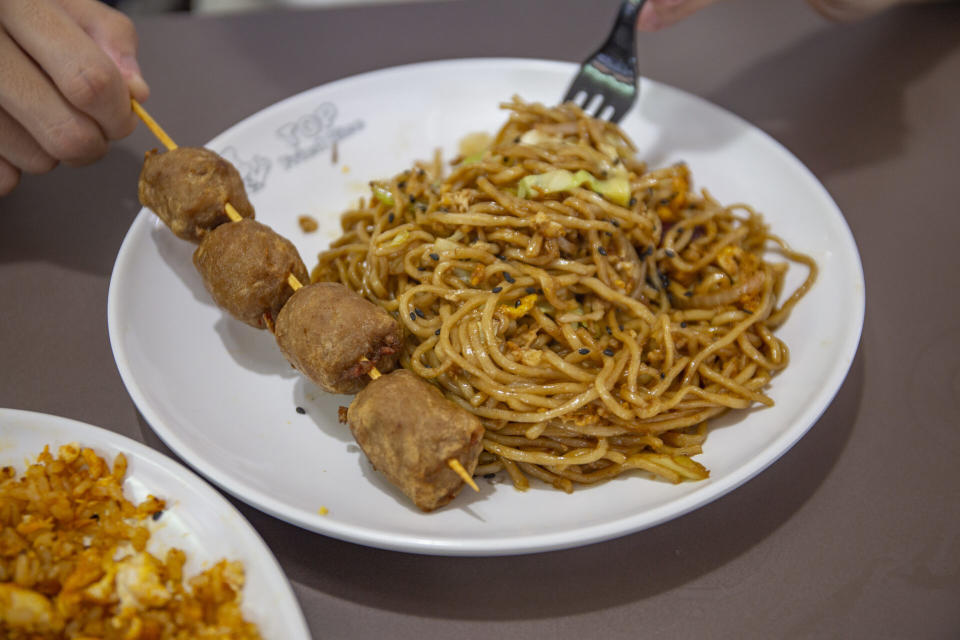 Top Fried Rice - Stir-fried Ramen with Beef balls