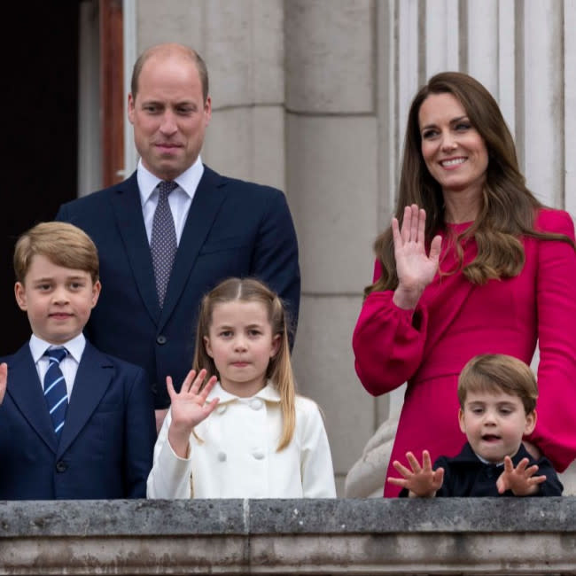 William, Kate e seus três filhos credit:Bang Showbiz