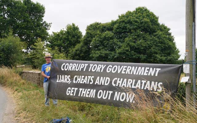 Protester Steve Bray demonstrates near Daylesford House in Gloucestershire