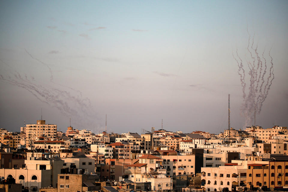 Cohetes disparados desde Gaza hacia Israel el domingo 7 de agosto de 2022, antes del anuncio del cese al fuego. (Hosam Salem/The New York Times)
