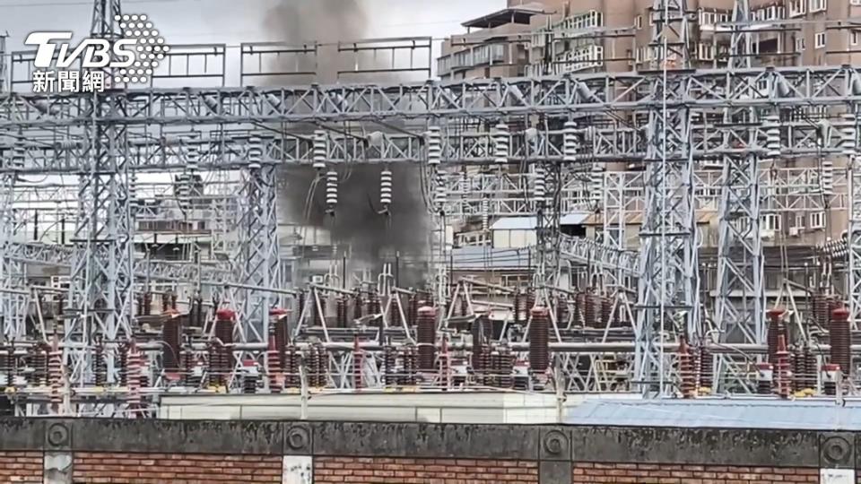 萬隆變電廠今（12）日爆炸。（圖／TVBS）