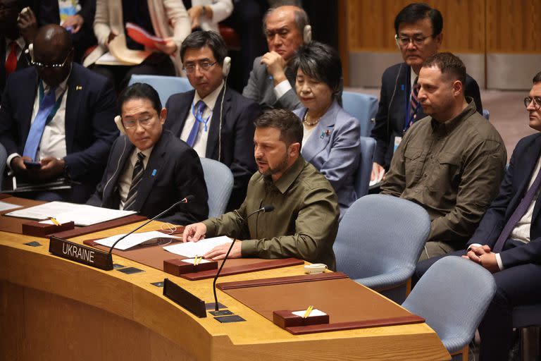 El presidente de Ucrania, Volodimir Zelensky, habla ante el Consejo de Seguridad de la ONU sobre la guerra que vive su país en una reunión durante la Asamblea General de las Naciones Unidas (AGNU) el 20 de septiembre de 2023 en Nueva York.  Spencer Platt/Getty Images/AFP (Foto de SPENCER PLATT / GETTY IMAGES NORTH AMERICA / Getty Images vía AFP)