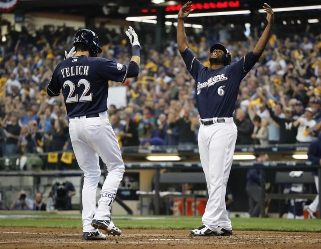 MLB playoffs: Brewers win NLDS Game 1 on Mike Moustakas walk-off