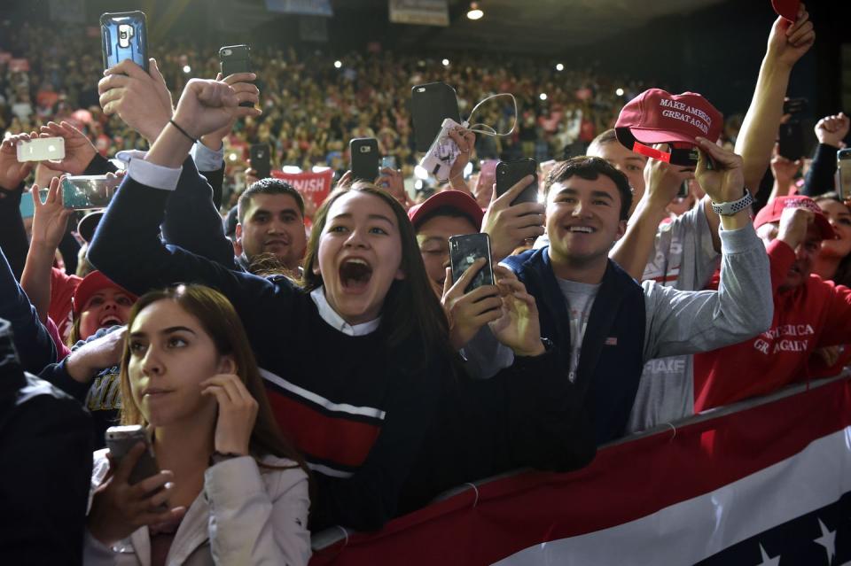 <p>Young people cheer on President Trump in El Paso. </p>