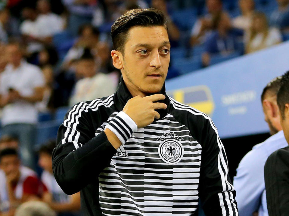 So kommentiert Mesut Özil das WM-Aus. (Bild-Copyright: Michael Zemanek/BPI/REX/Shutterstock)