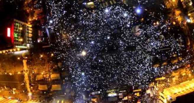 An estimated 200,000 people turn out for a pro-European Union protest in Kiev, Ukraine, Dec. 14, 2013. (Юра Якимець)