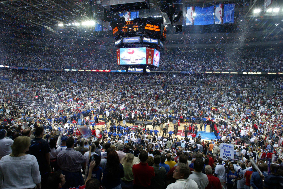 Implosion levels the Palace of Auburn Hills, the Detroit Pistons' former  home