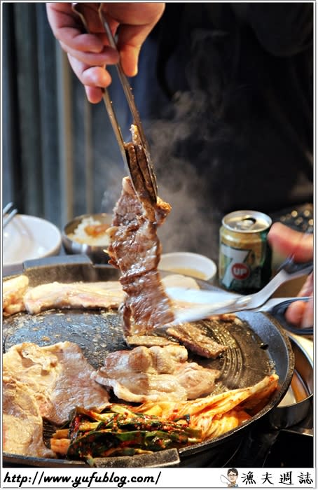 〔台北信義〕HONEY PIG Restaurant ─ 新開幕超火紅韓式烤肉，24小時營業排隊名店～