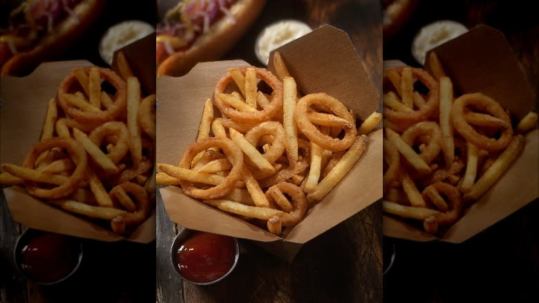 onion rings and fries mix