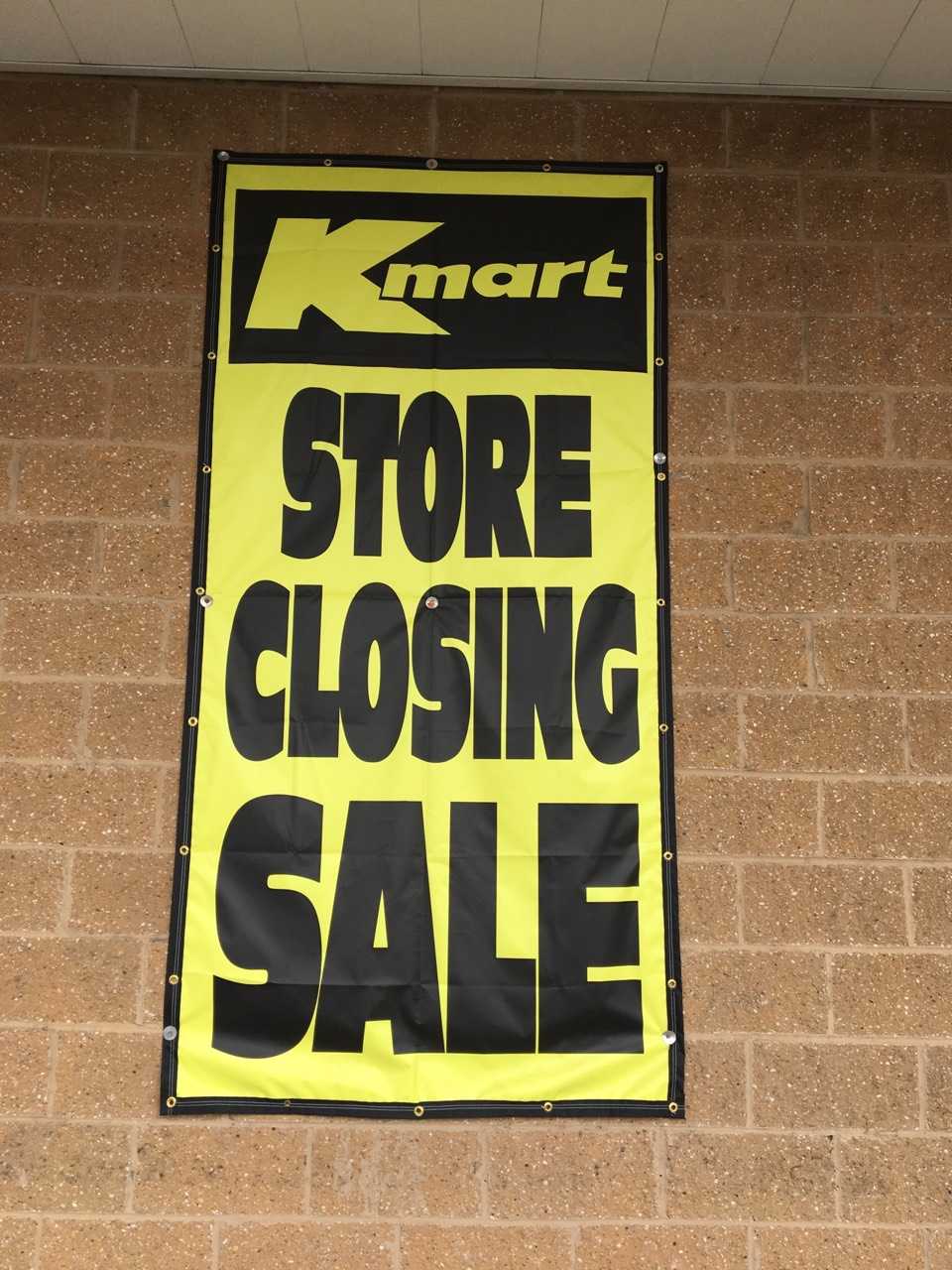 A pair of New York Kmart stores is closing.